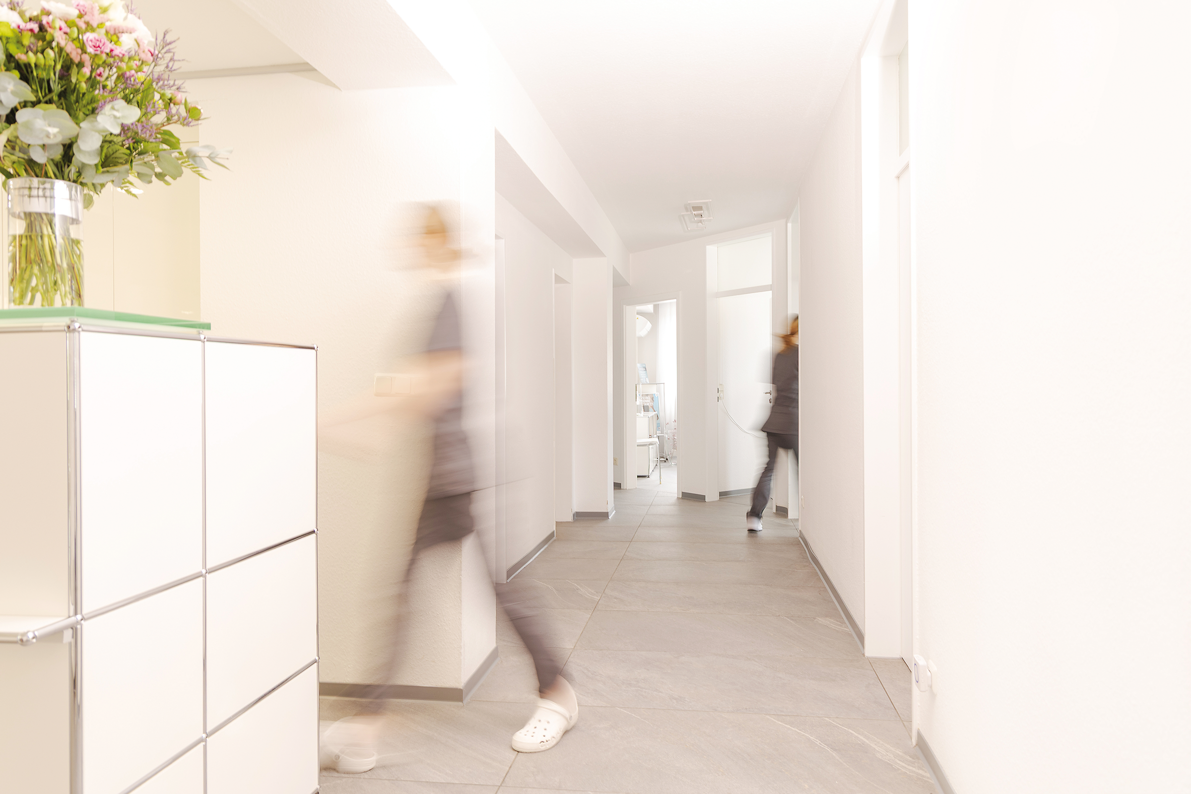 Modernste Praxisausstattung — Behandlungsraum